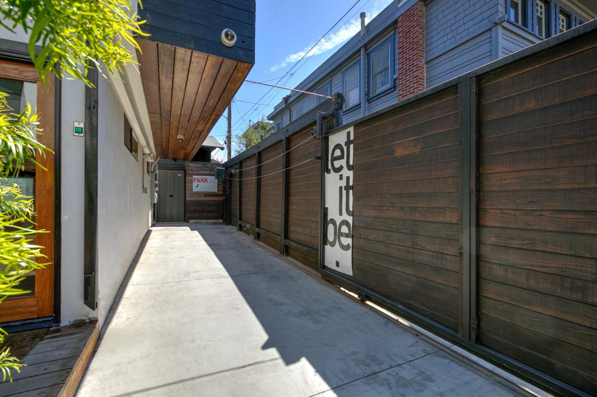 Venice Beach Studio With Large Private Patio Steps To The Beach لوس أنجلوس المظهر الخارجي الصورة