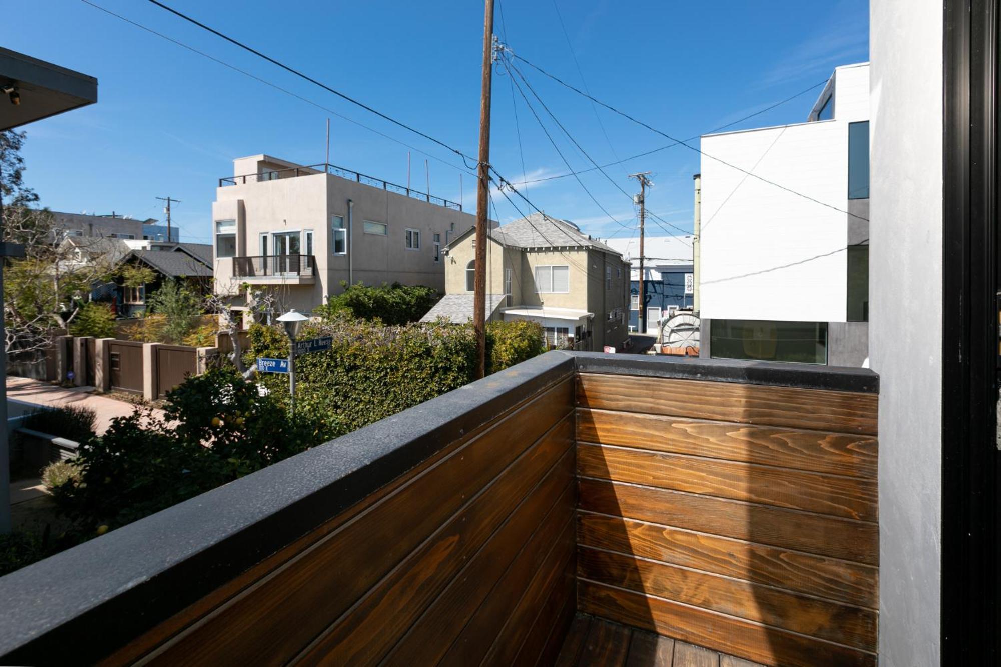 Venice Beach Studio With Large Private Patio Steps To The Beach لوس أنجلوس المظهر الخارجي الصورة