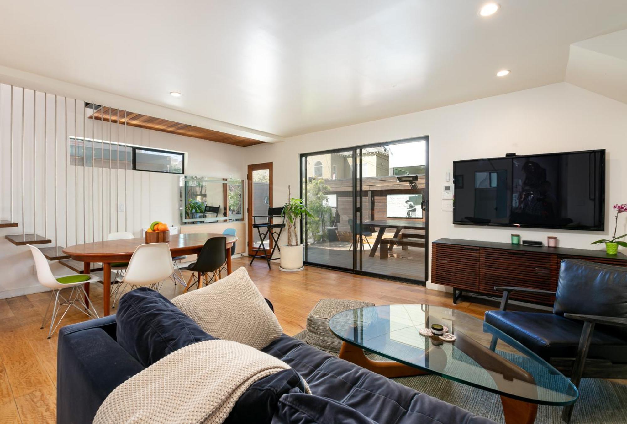 Venice Beach Studio With Large Private Patio Steps To The Beach لوس أنجلوس المظهر الخارجي الصورة