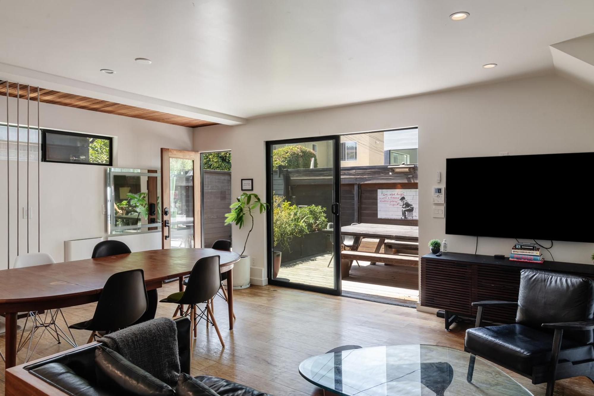 Venice Beach Studio With Large Private Patio Steps To The Beach لوس أنجلوس المظهر الخارجي الصورة