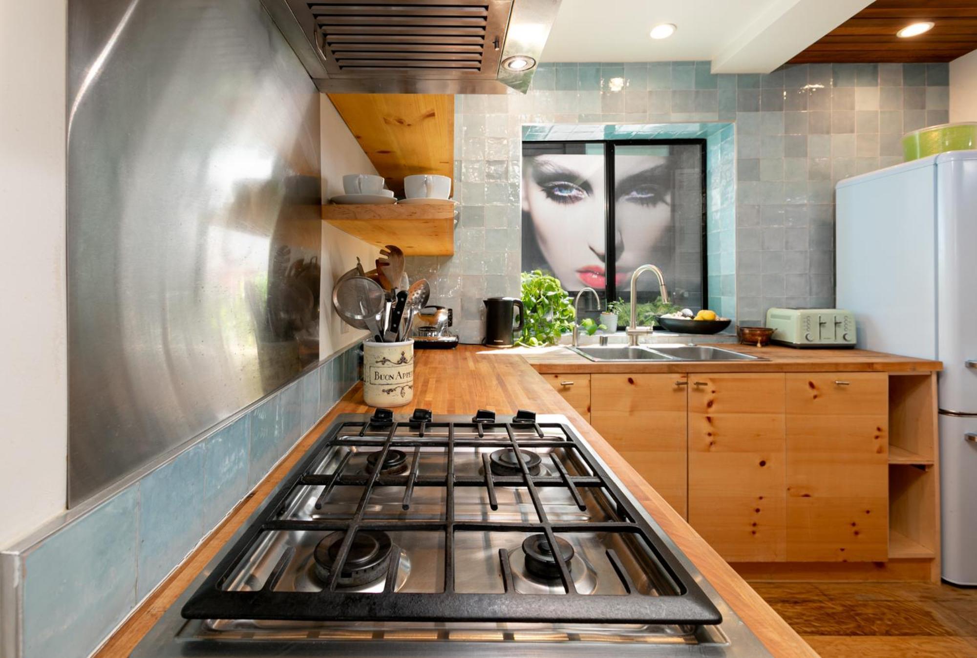 Venice Beach Studio With Large Private Patio Steps To The Beach لوس أنجلوس المظهر الخارجي الصورة