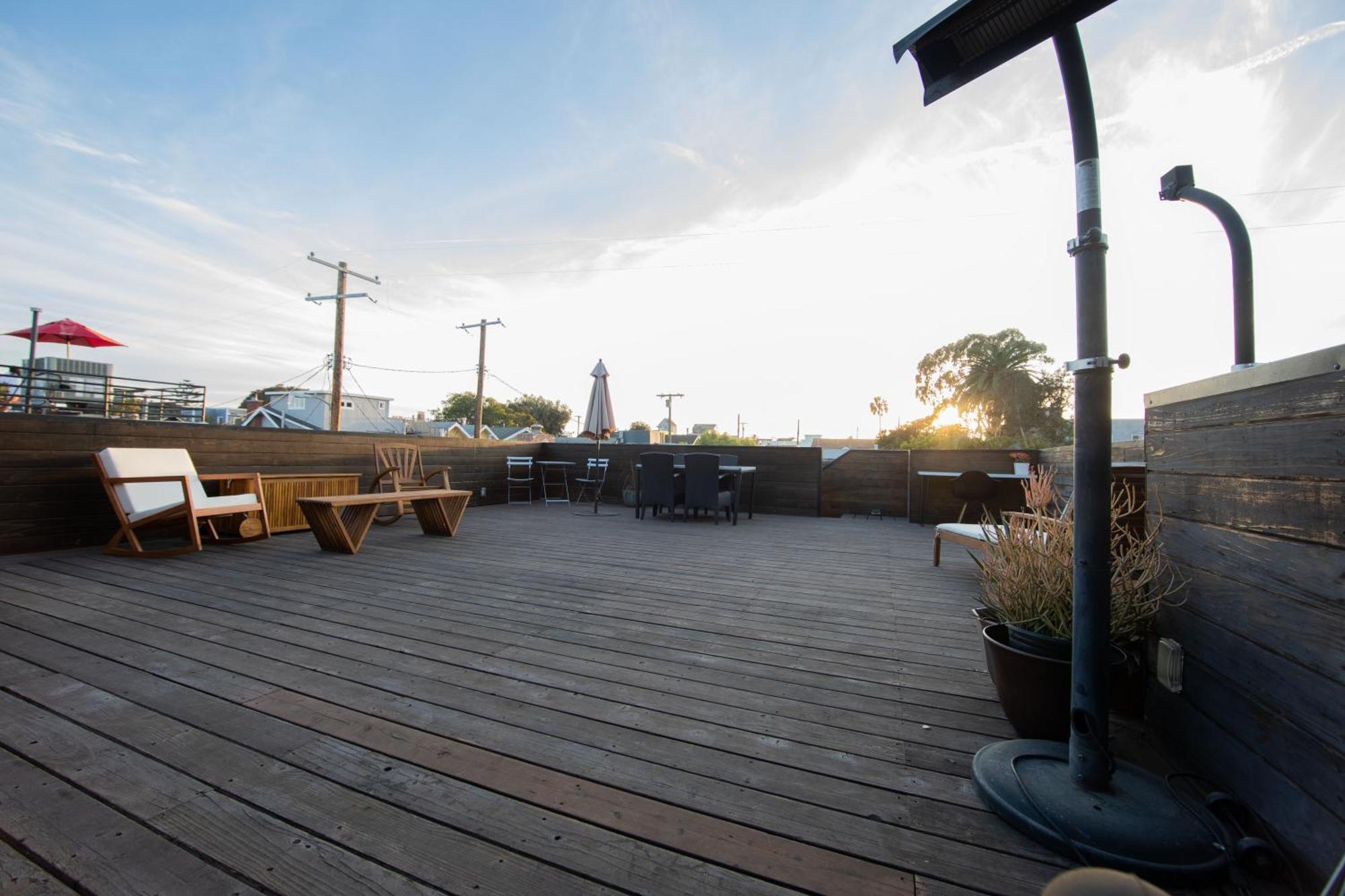 Venice Beach Studio With Large Private Patio Steps To The Beach لوس أنجلوس المظهر الخارجي الصورة