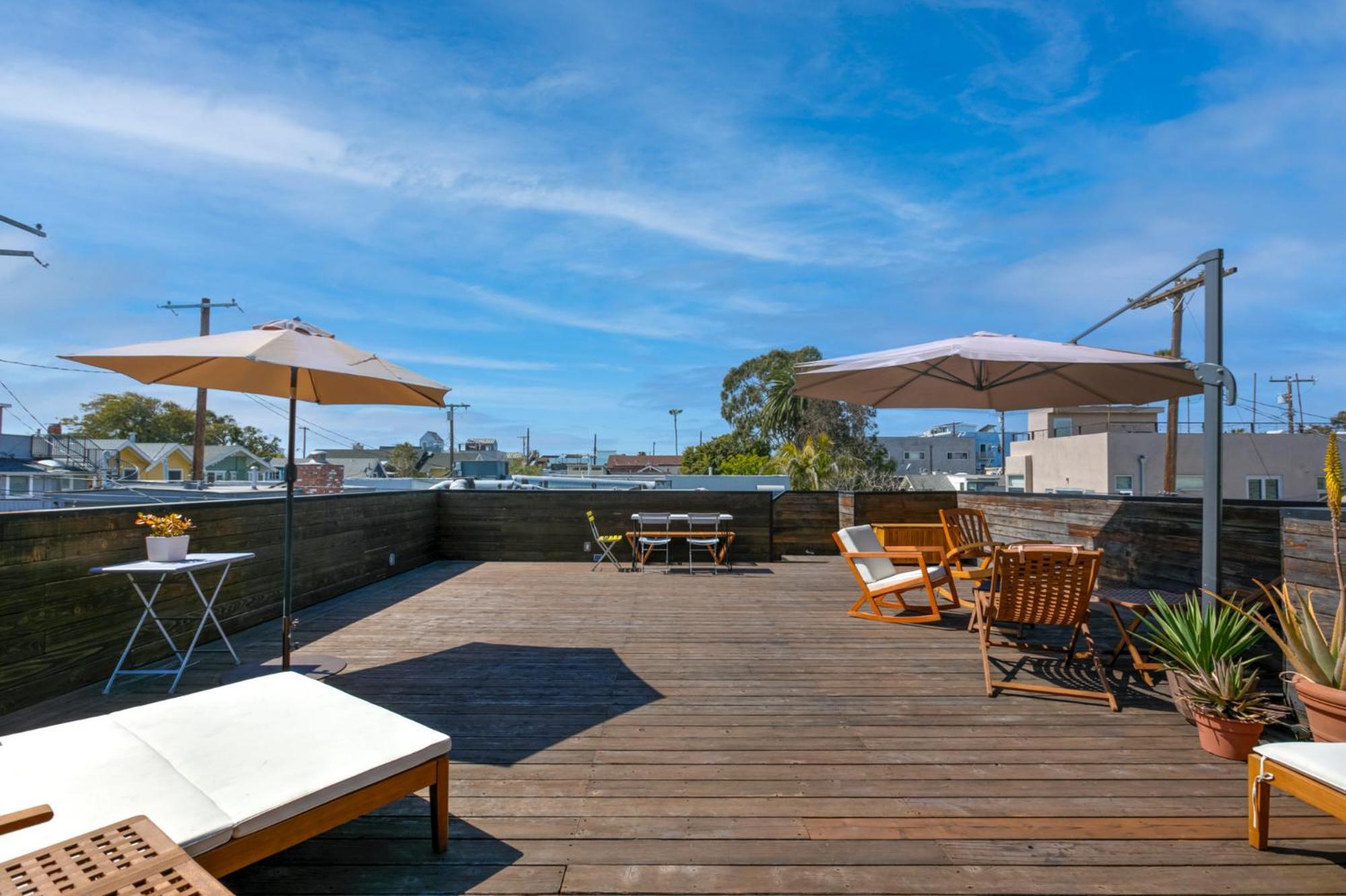 Venice Beach Studio With Large Private Patio Steps To The Beach لوس أنجلوس المظهر الخارجي الصورة