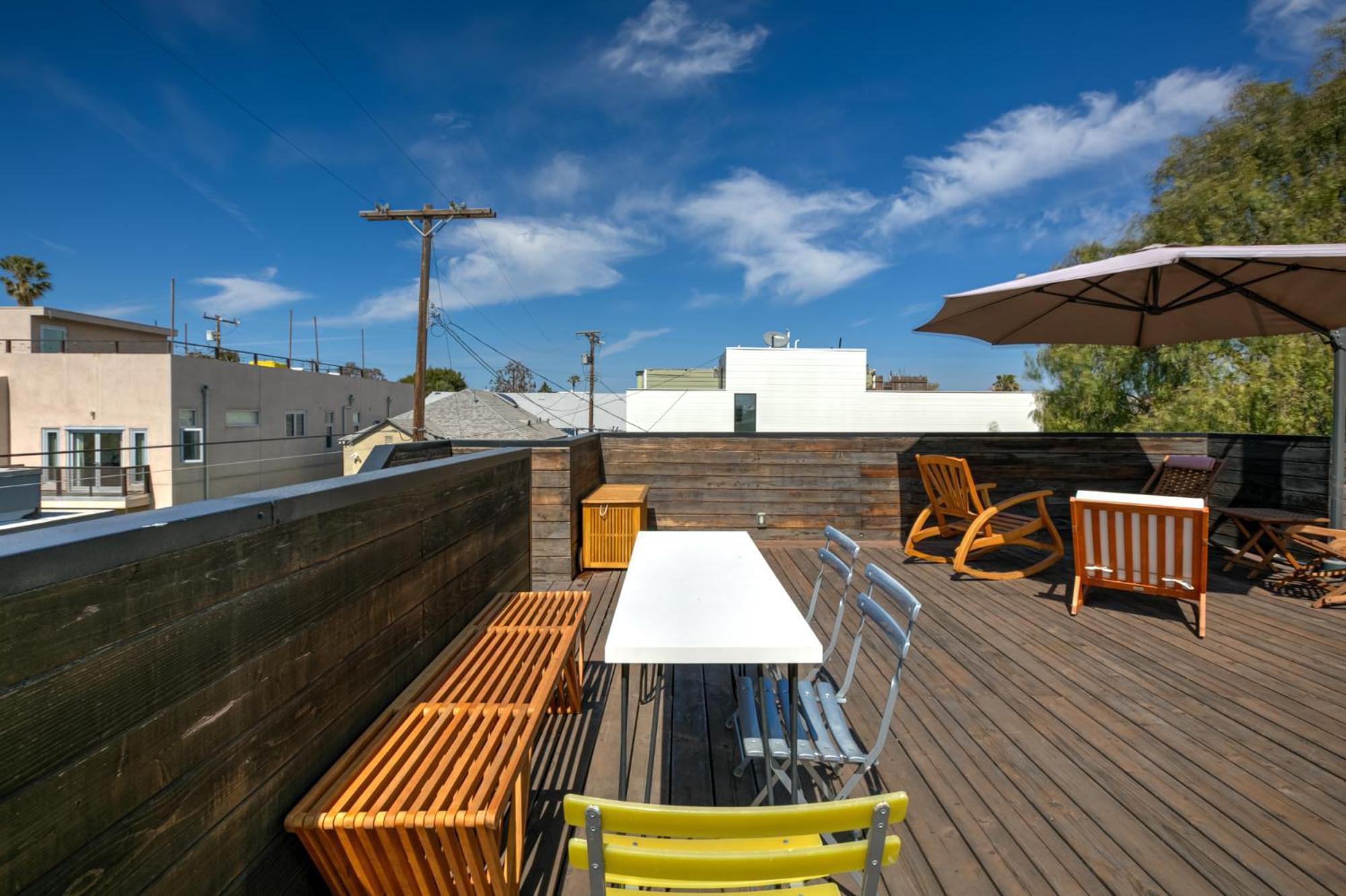 Venice Beach Studio With Large Private Patio Steps To The Beach لوس أنجلوس المظهر الخارجي الصورة