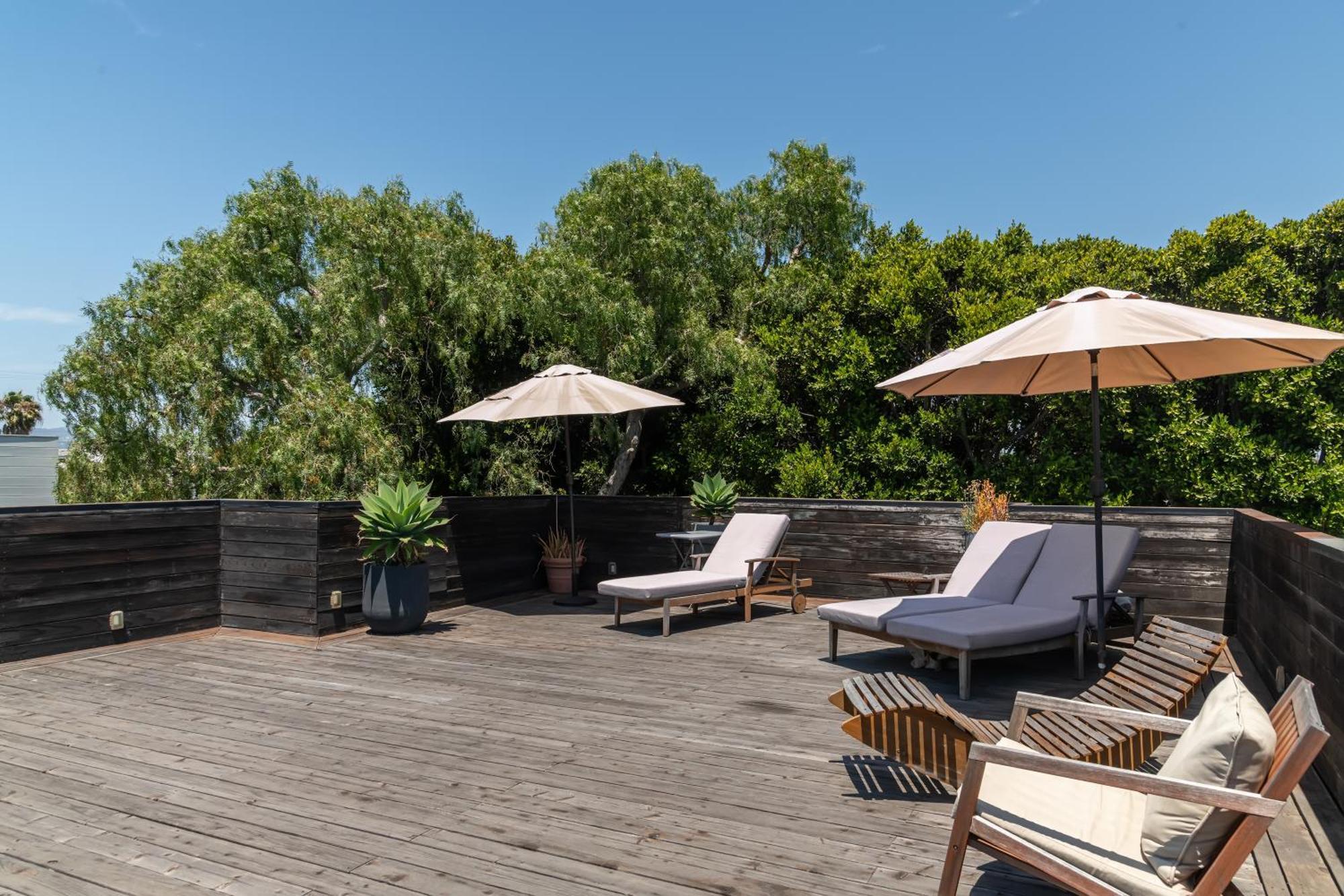 Venice Beach Studio With Large Private Patio Steps To The Beach لوس أنجلوس المظهر الخارجي الصورة