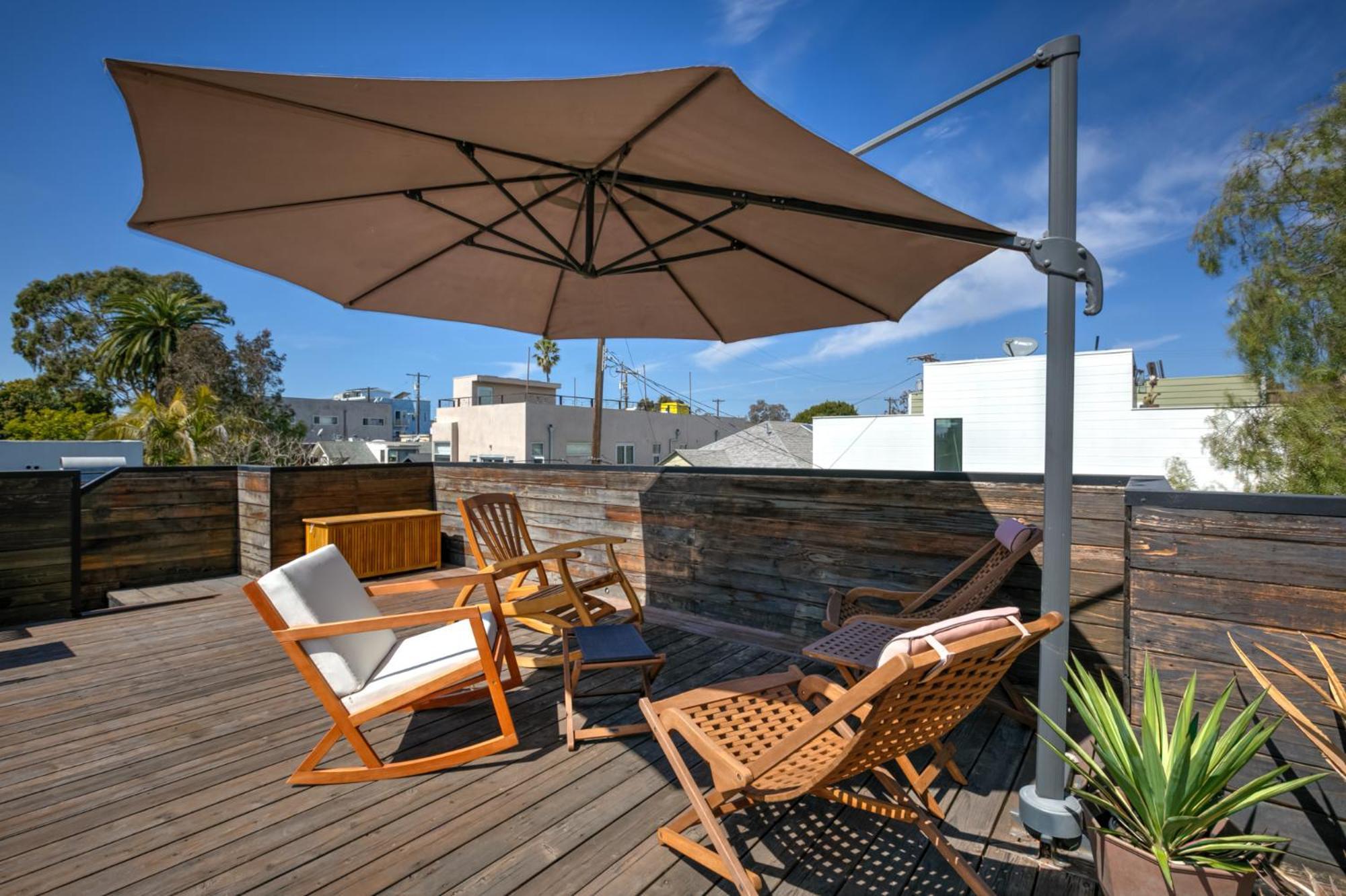 Venice Beach Studio With Large Private Patio Steps To The Beach لوس أنجلوس المظهر الخارجي الصورة