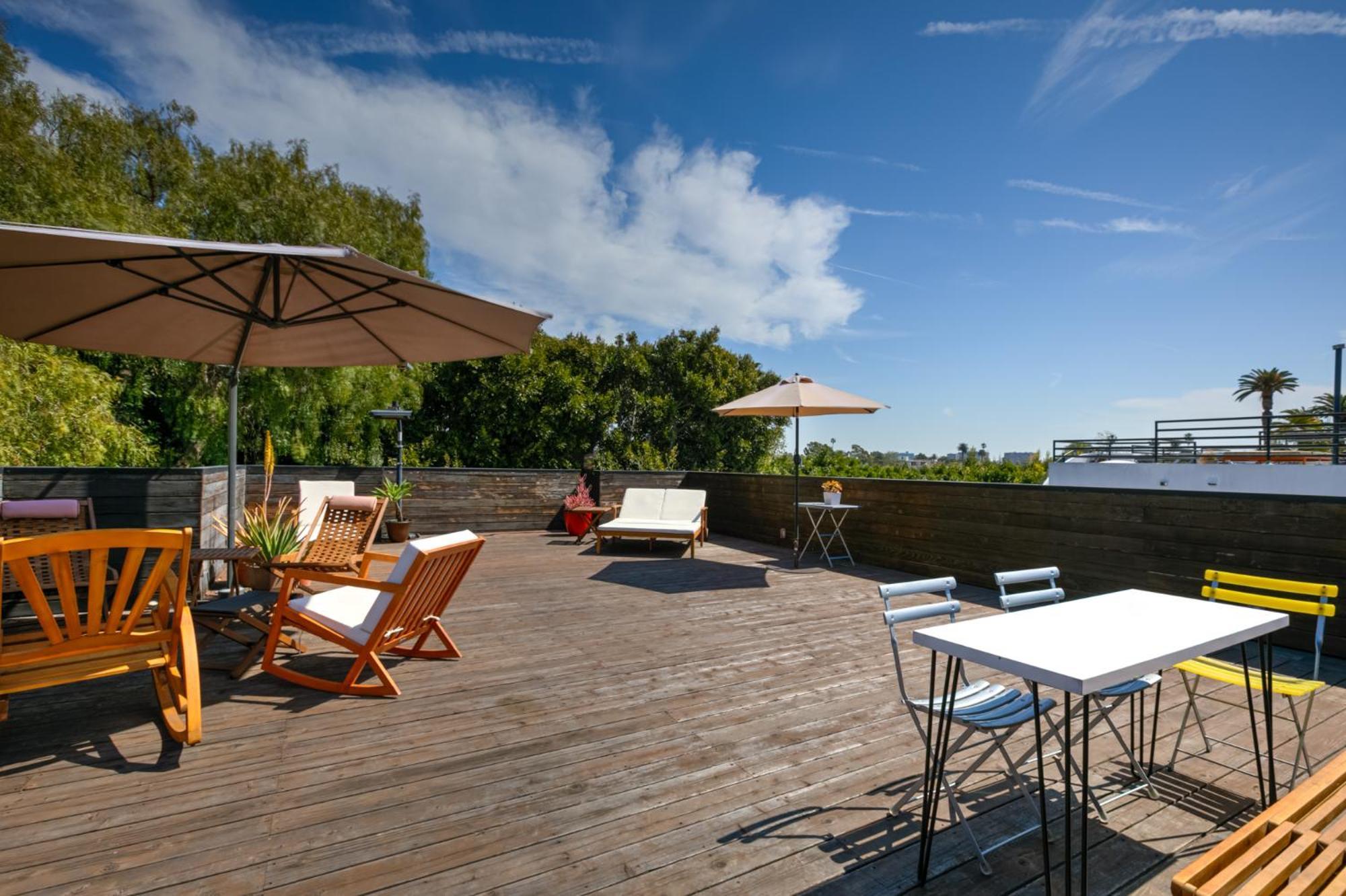 Venice Beach Studio With Large Private Patio Steps To The Beach لوس أنجلوس المظهر الخارجي الصورة