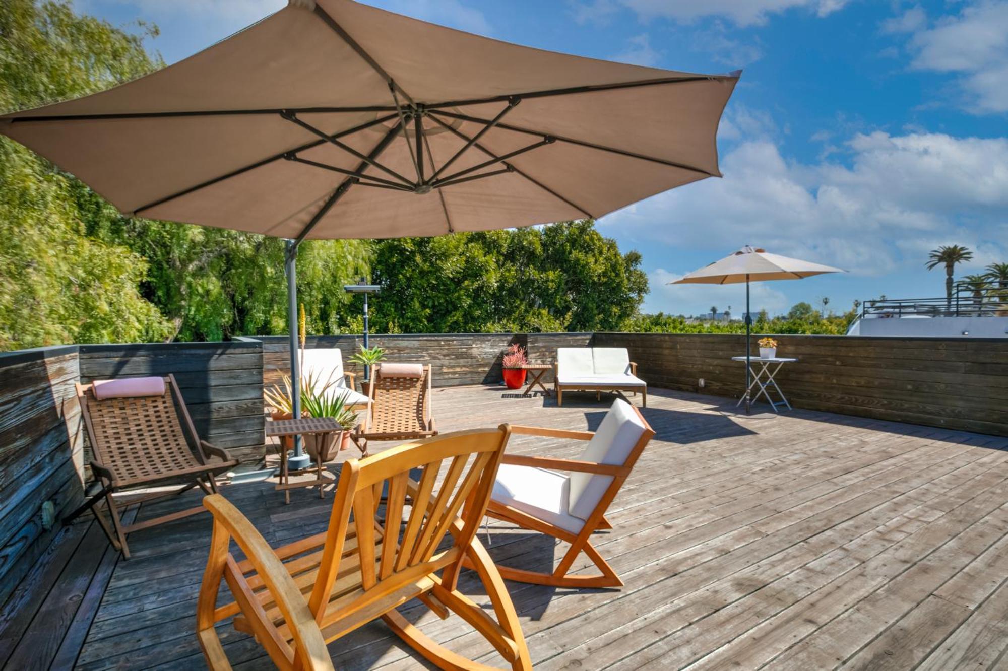 Venice Beach Studio With Large Private Patio Steps To The Beach لوس أنجلوس المظهر الخارجي الصورة
