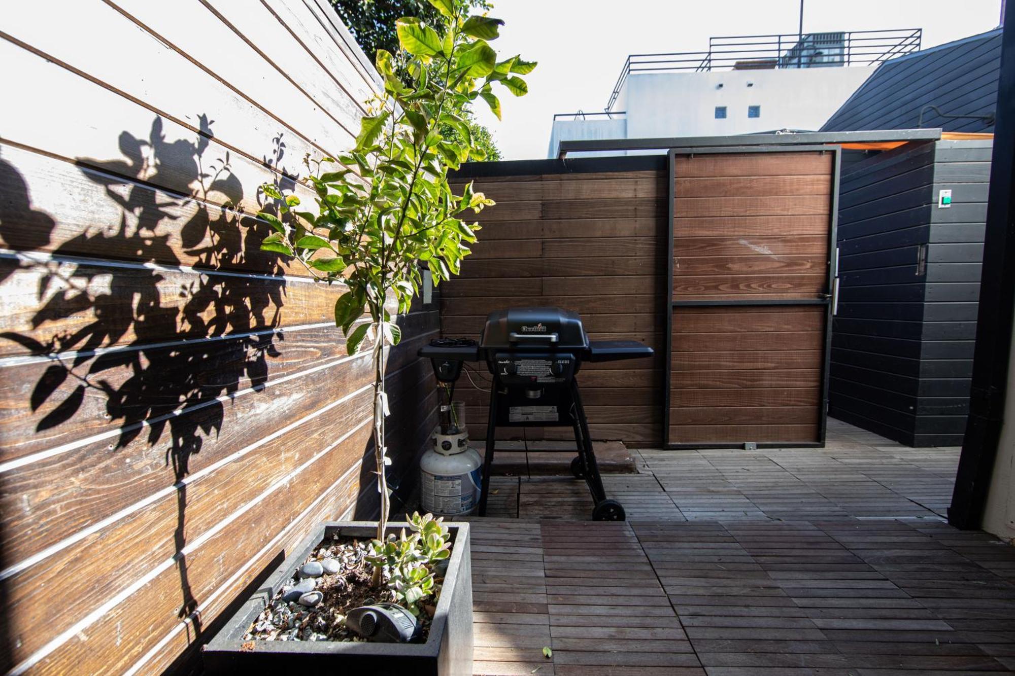 Venice Beach Studio With Large Private Patio Steps To The Beach لوس أنجلوس المظهر الخارجي الصورة