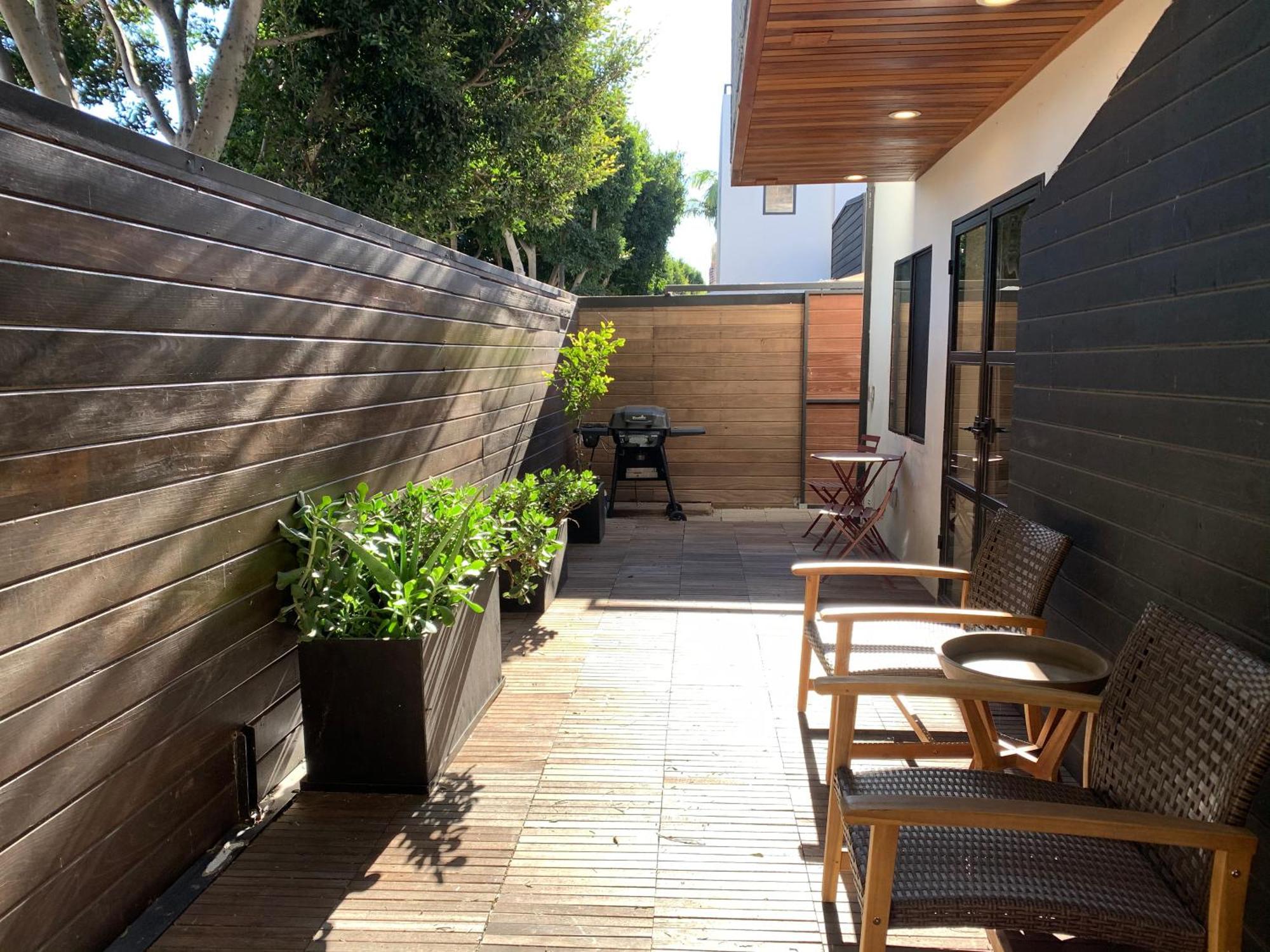 Venice Beach Studio With Large Private Patio Steps To The Beach لوس أنجلوس المظهر الخارجي الصورة