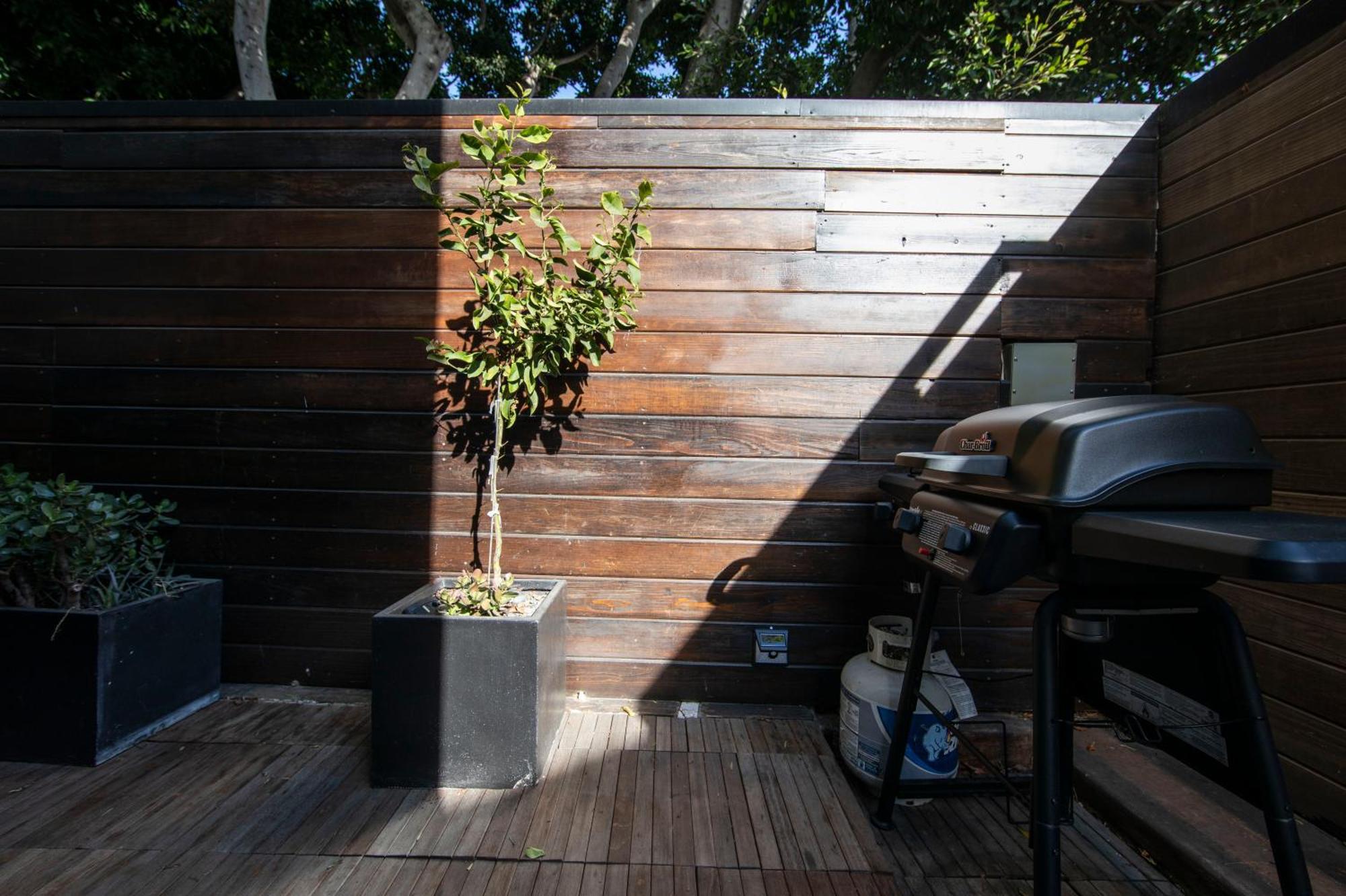 Venice Beach Studio With Large Private Patio Steps To The Beach لوس أنجلوس المظهر الخارجي الصورة