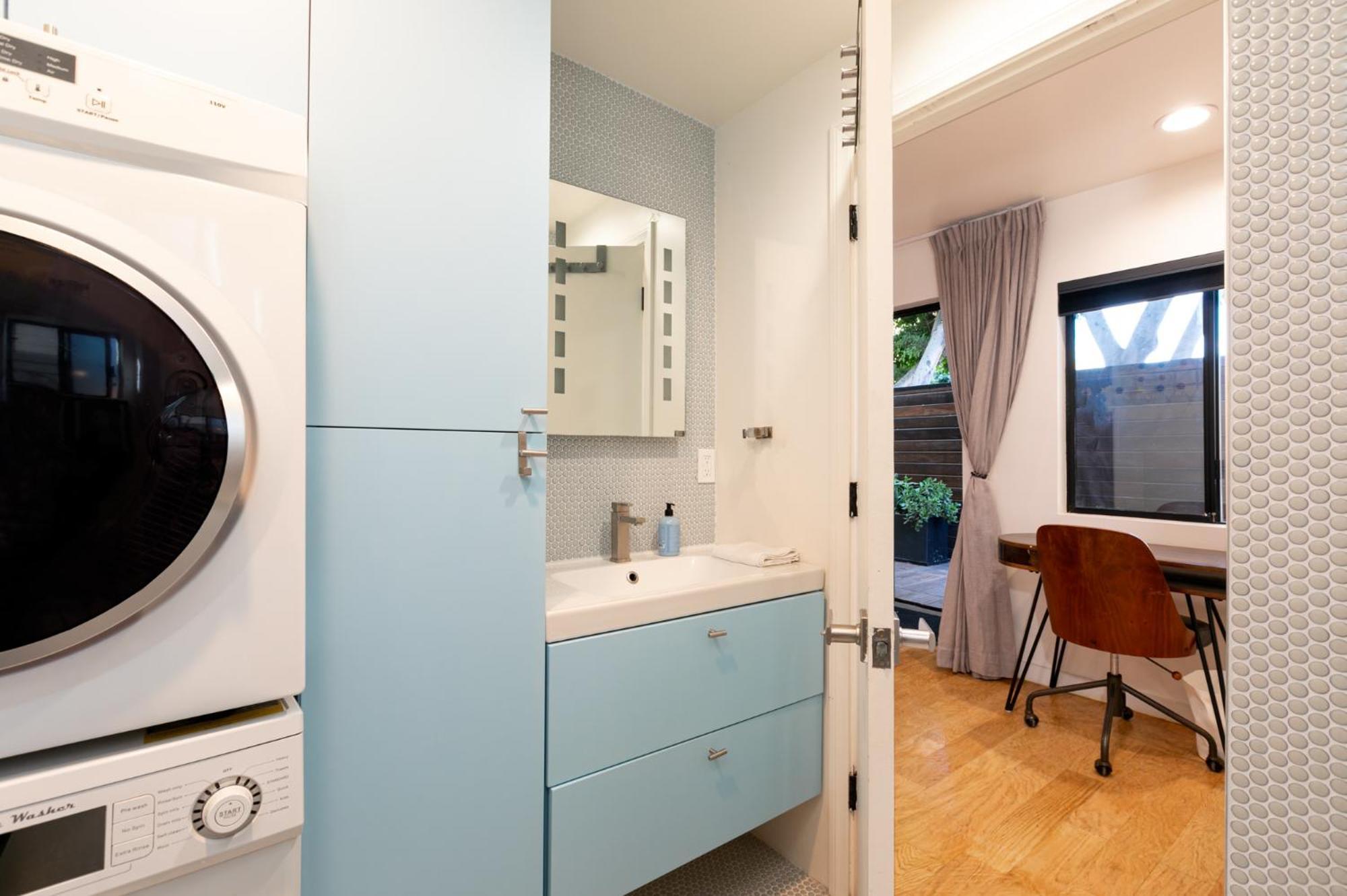 Venice Beach Studio With Large Private Patio Steps To The Beach لوس أنجلوس المظهر الخارجي الصورة