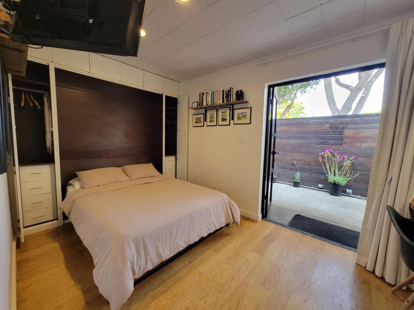 Venice Beach Studio With Large Private Patio Steps To The Beach لوس أنجلوس المظهر الخارجي الصورة